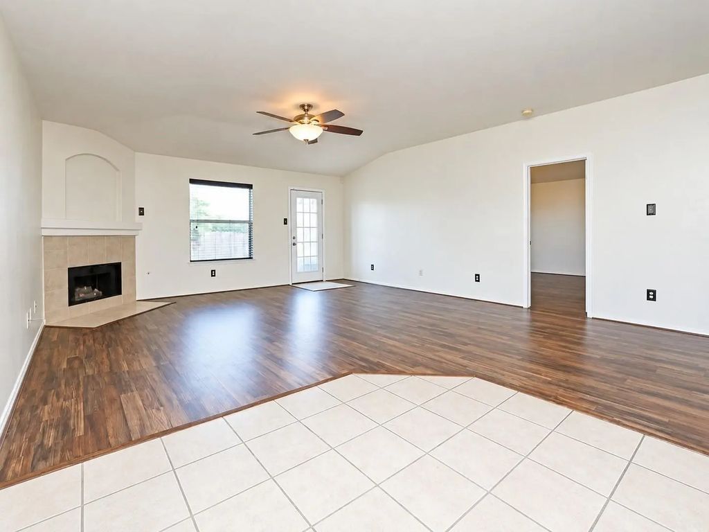 1939 Wooded Acres Drive, Humble