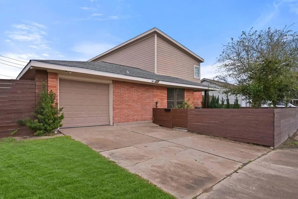 2402 Pine Street, Galveston