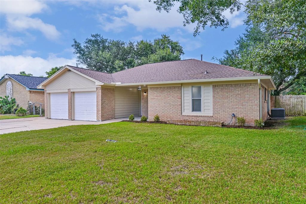 117 Dallas Street, Angleton