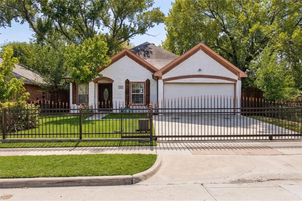 922 Bayonne Street, Dallas