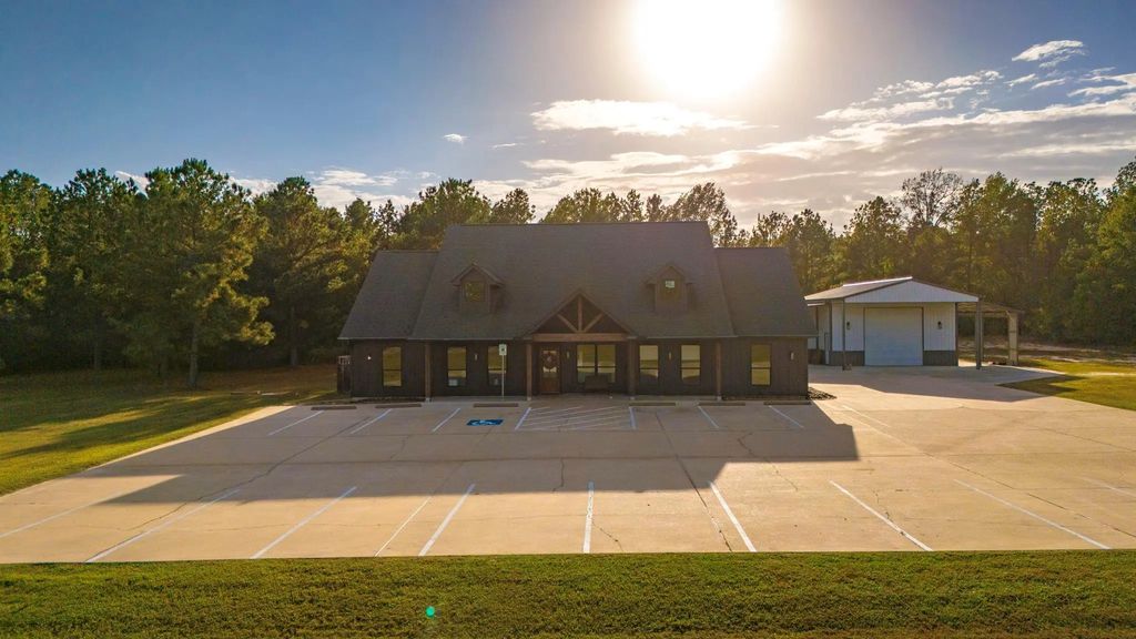 7899 Us Highway 190 W, Livingston