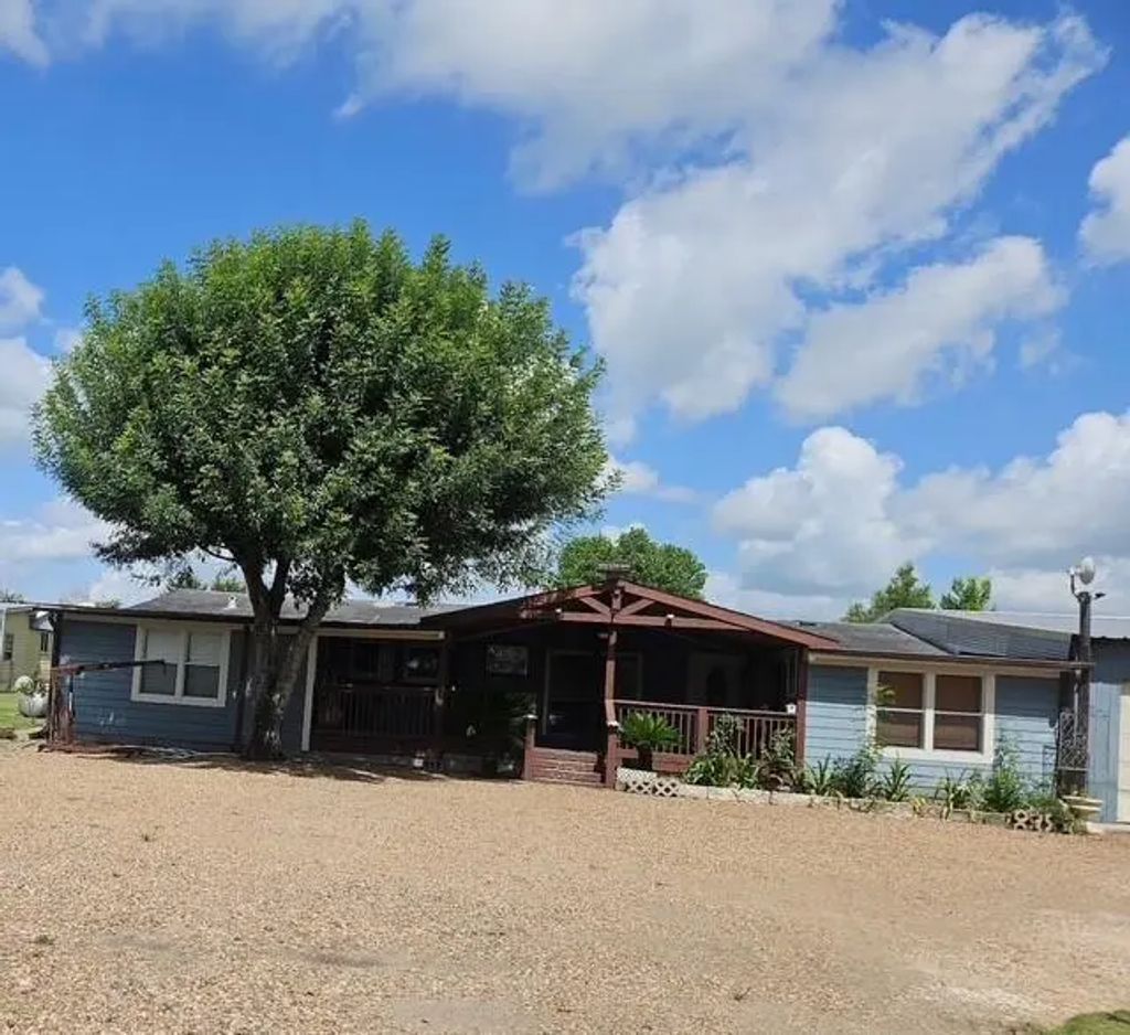 7207 County Road 225, East Bernard