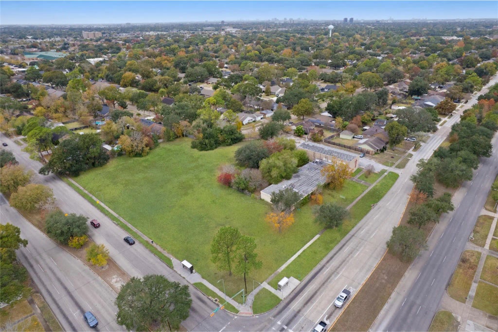 11122 Hillcroft Street, Houston