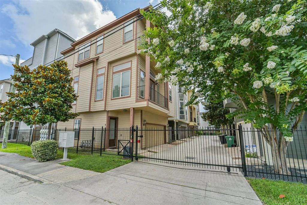 2016 Sabine Street, Houston