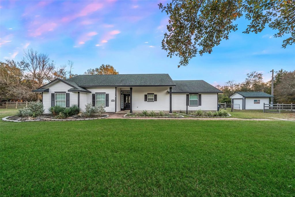 118 Pin Oak Lane, Hempstead