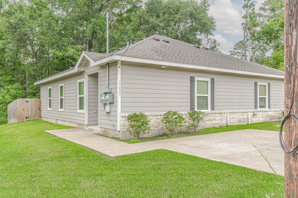 15633 Sycamore Dr, Montgomery