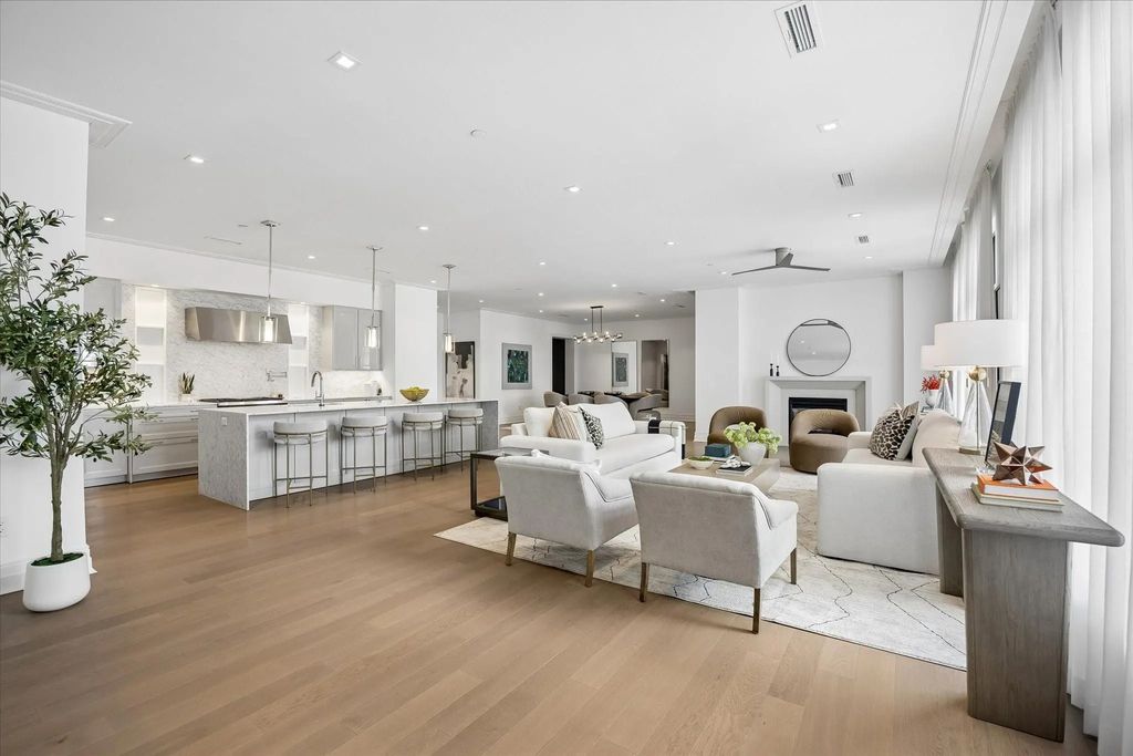 6017 Memorial 202, Houston