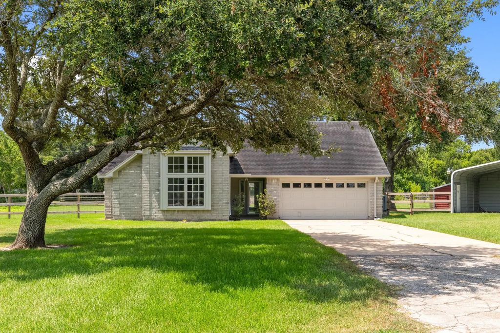 3855 County Road 960, Alvin