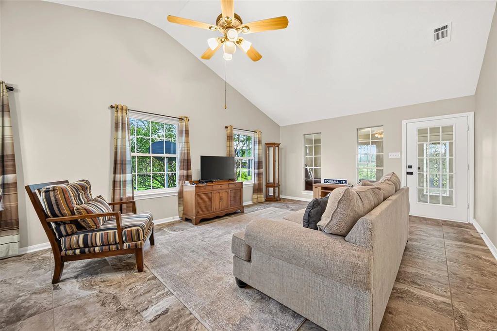 15126 Boudreaux Road, Tomball