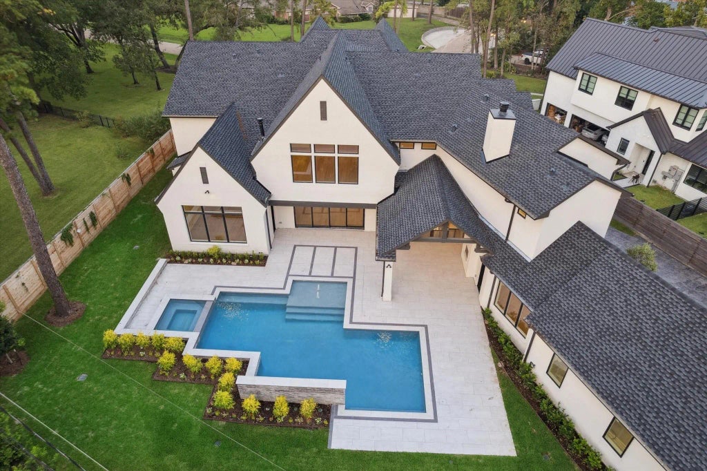 205 Fleetway Drive, Hunters Creek Village