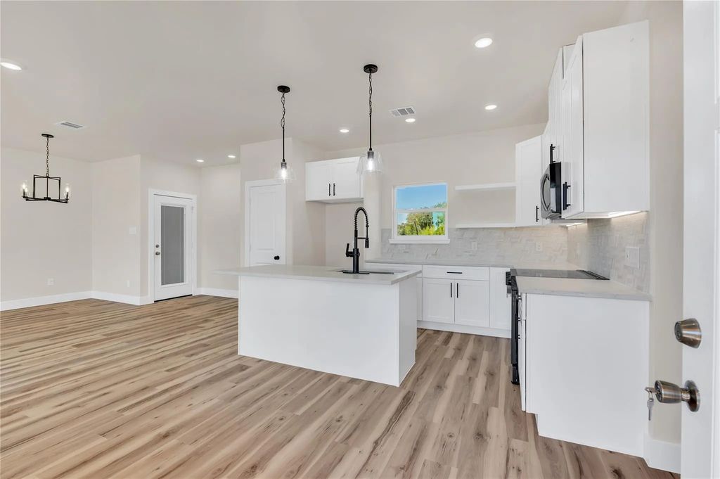 5107 South Acres, Houston