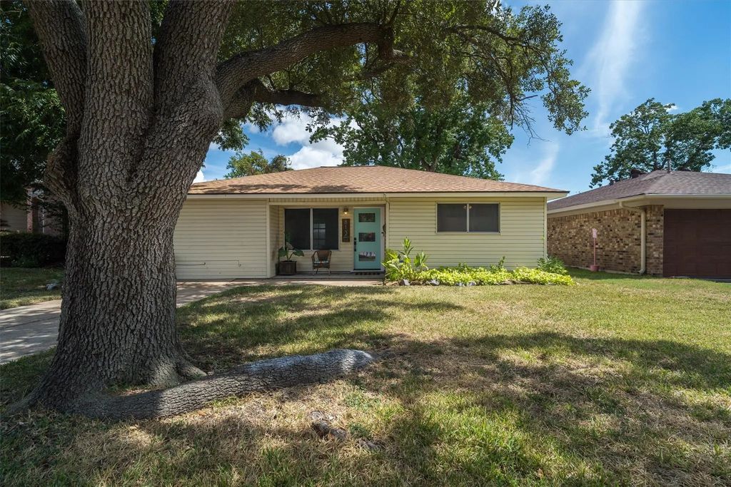813 Dutch Street, Deer Park