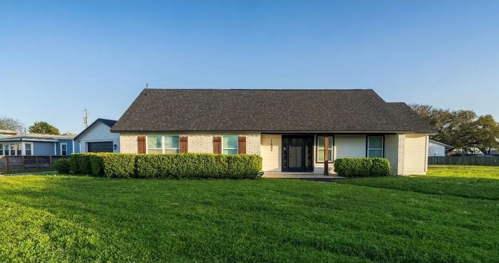 1402 Bayou Shore Drive, Galveston