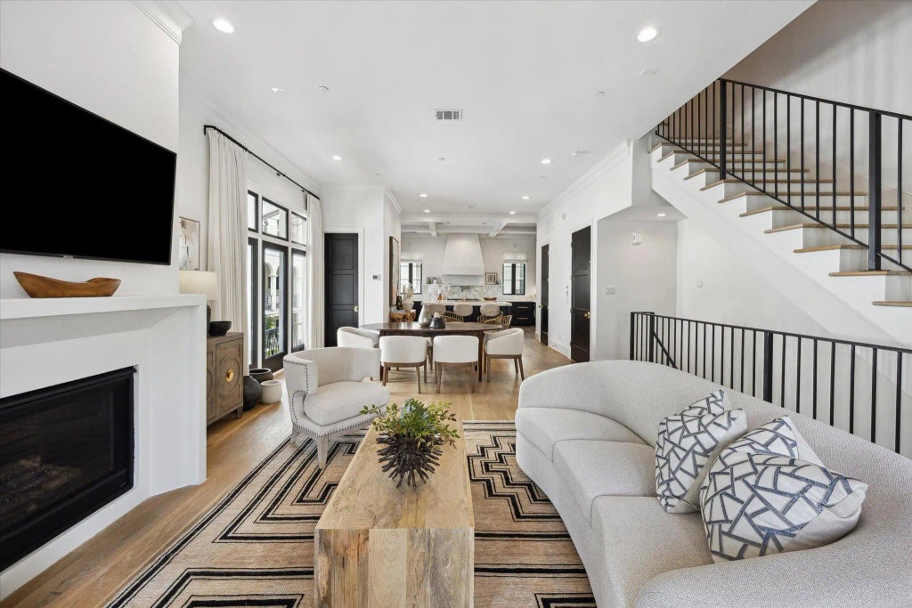 819 Blackshire Lane, Houston