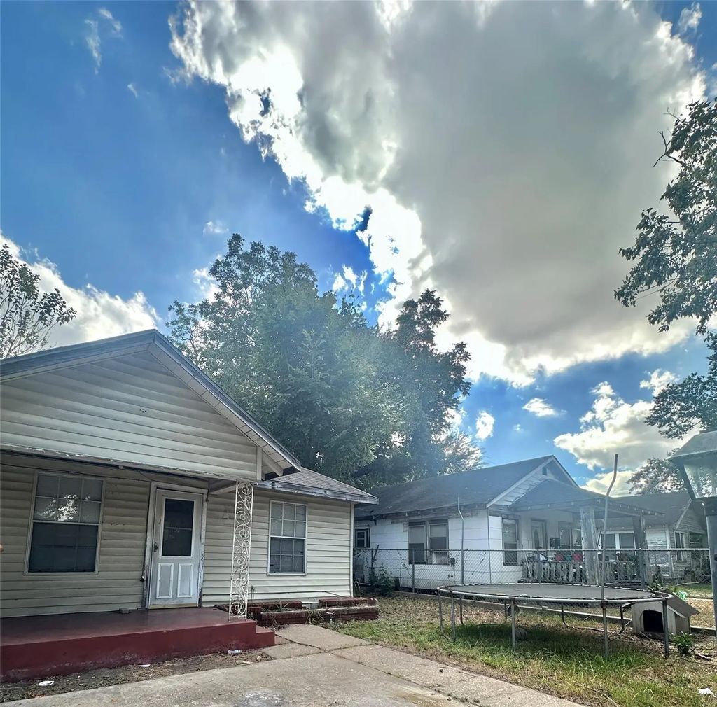 631 Hahlo Street, Houston