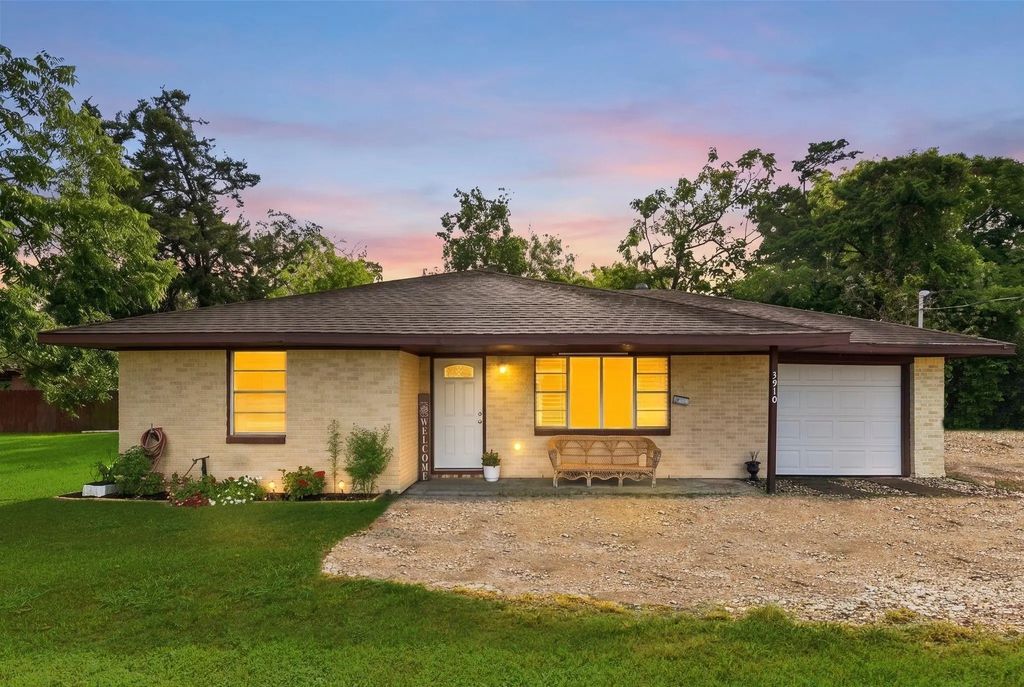 3910 Dickinson Avenue, Dickinson