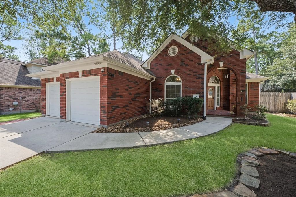 116 N Acacia Park Circle, The Woodlands
