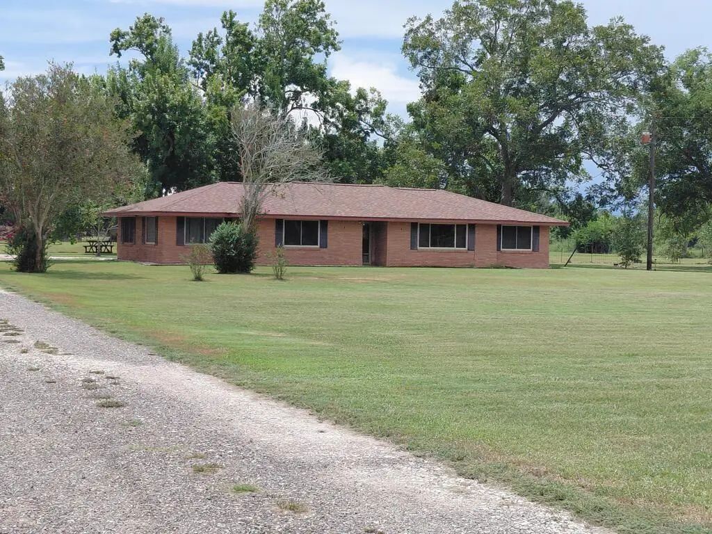613 County Road 706, Angleton