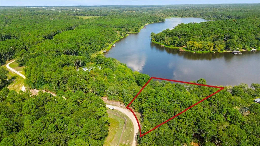 Pine Island Cove Road, Grapeland