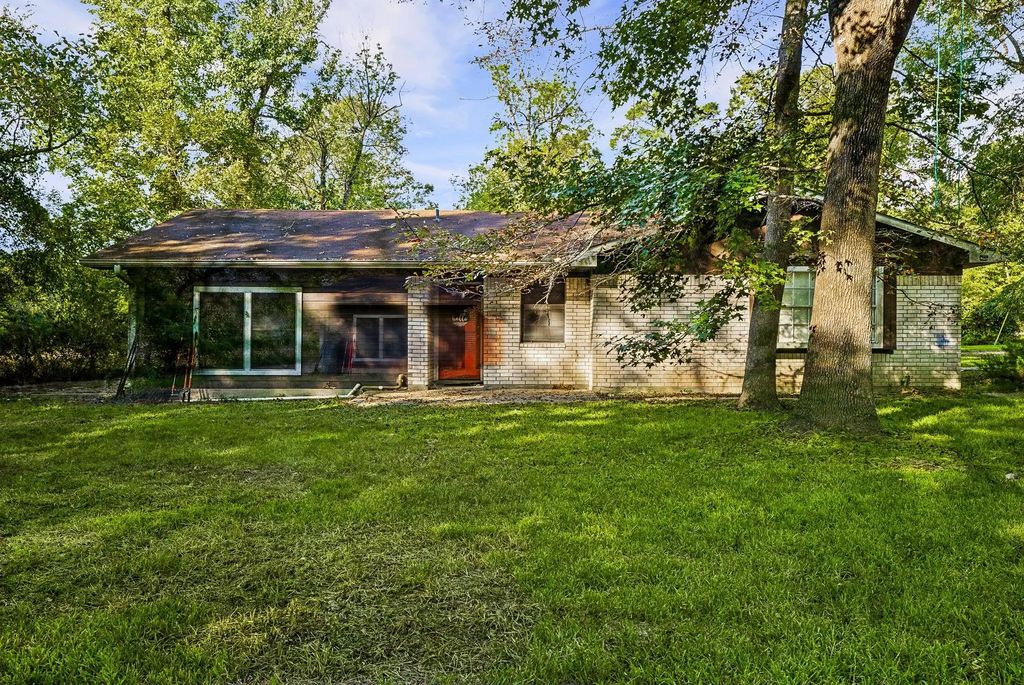 127 Forest Drive, Livingston