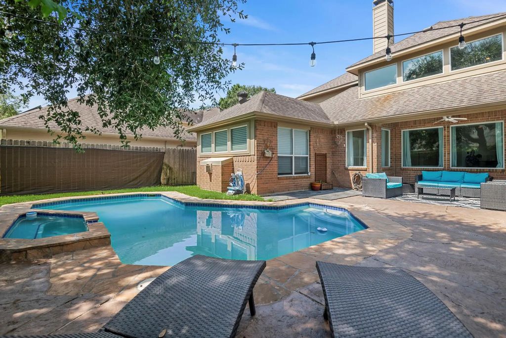 815 Chisel Point Drive, Houston