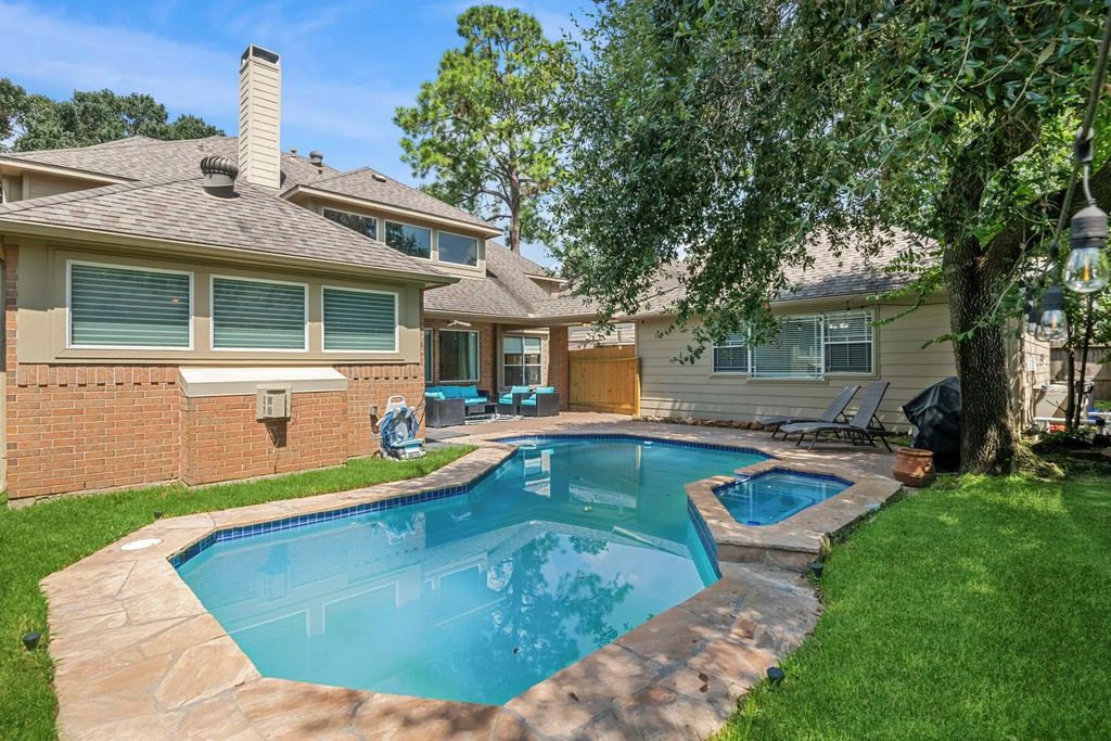 815 Chisel Point Drive, Houston