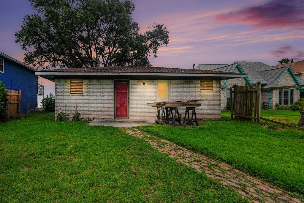 10518 Ocean Drive, Beach City