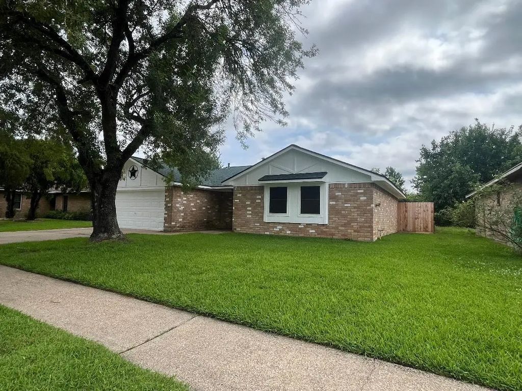 5111 Maple Drive, Baytown