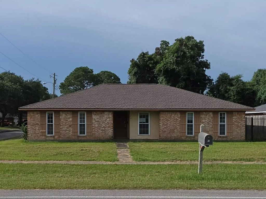 2218 Hamman Road, Bay City