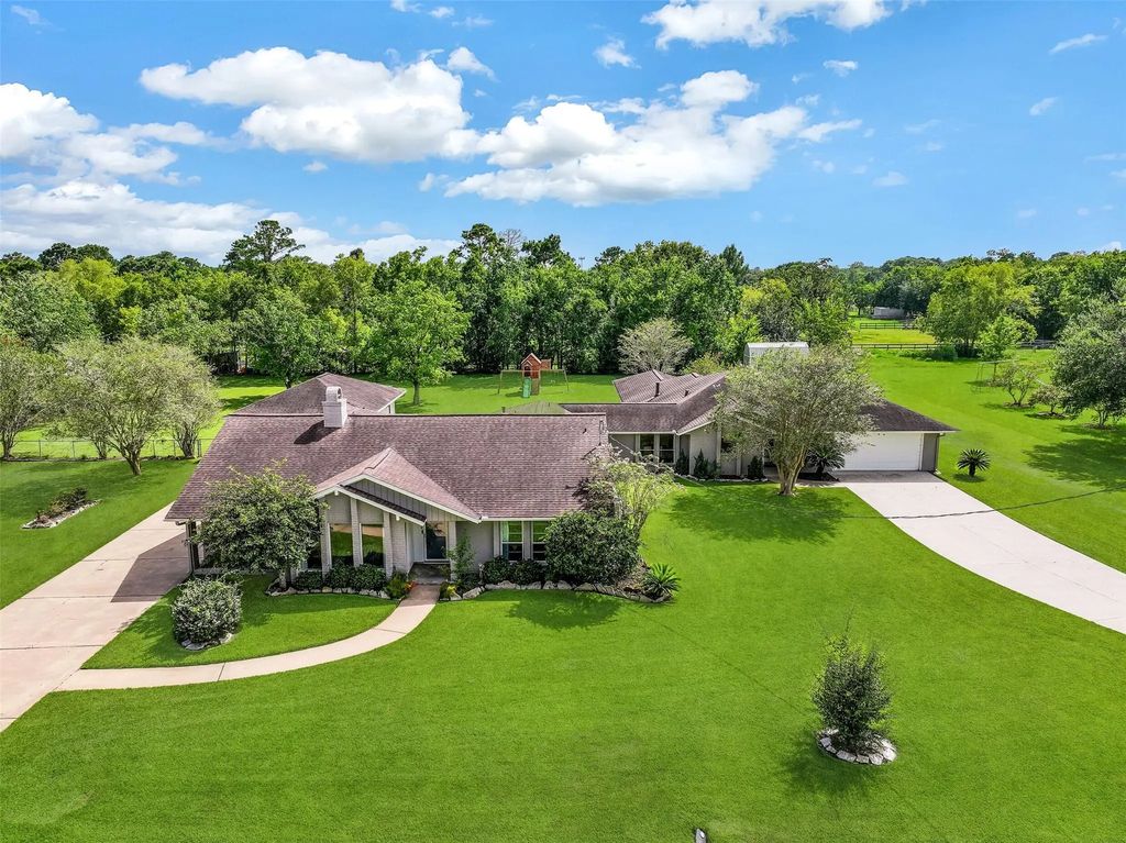 304 Chester Drive, Friendswood