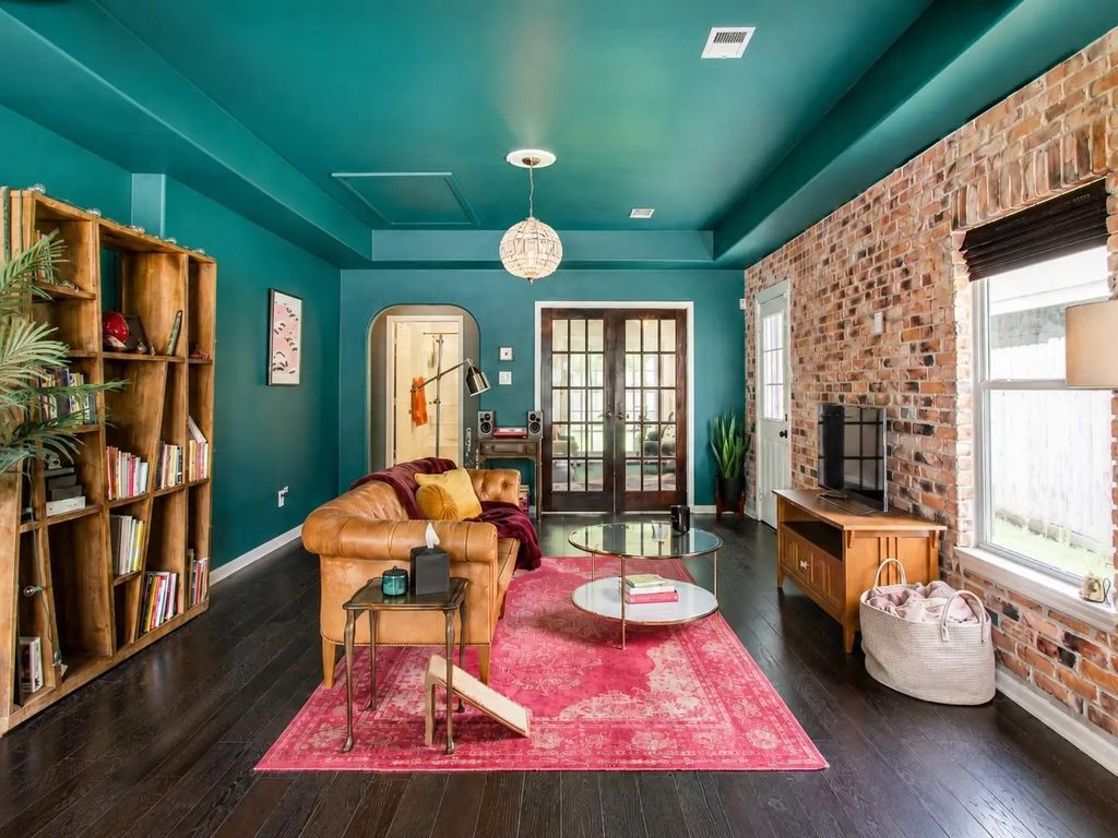 8647 Suburban Oaks Road, Houston