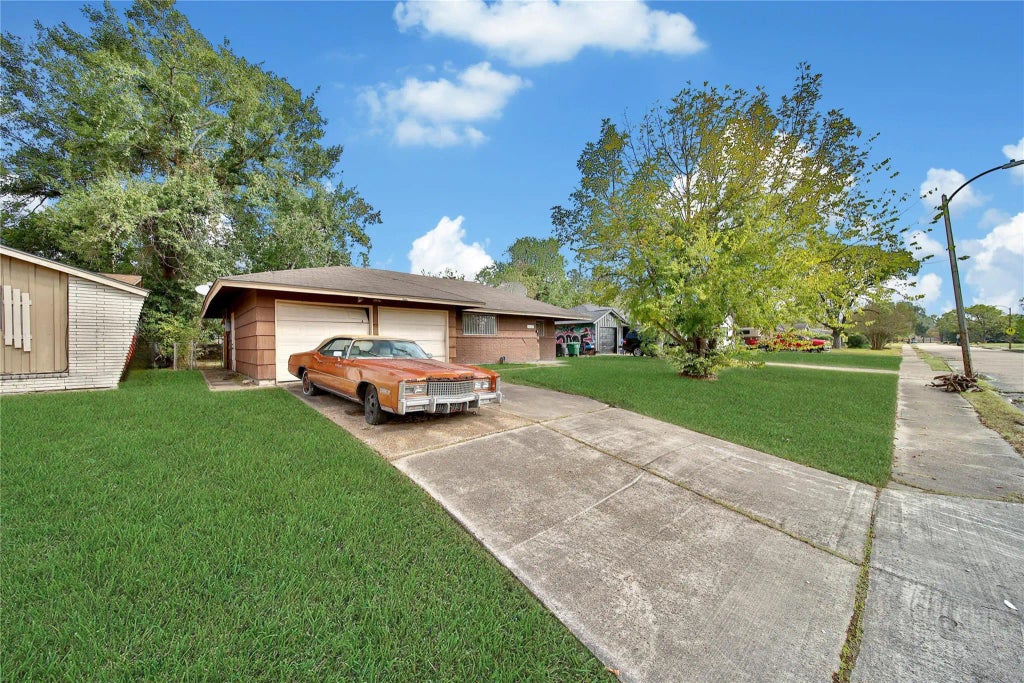 5827 Heron Drive, Houston