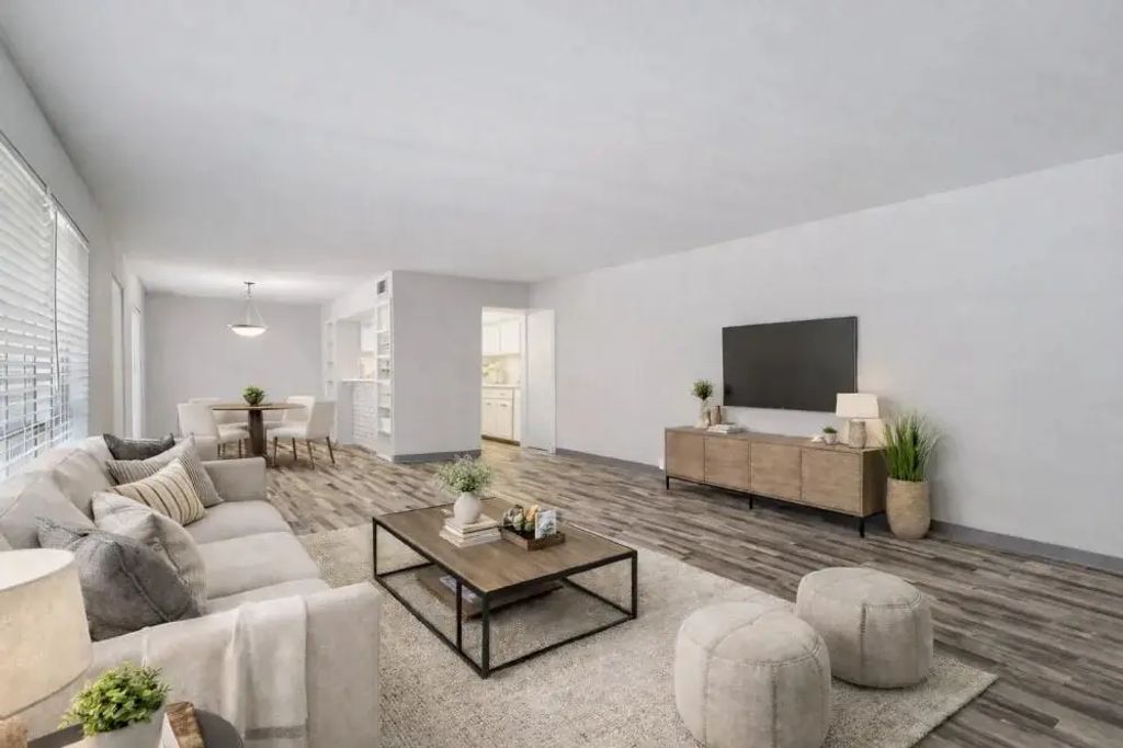 2815 Greenridge Drive 1-069, North Houston