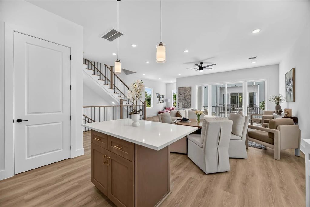 318 Walthall D, Houston