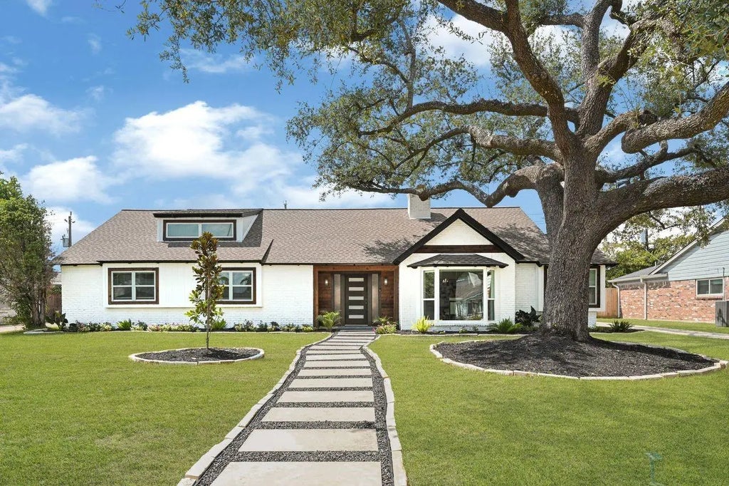 2415 Moss Hill Drive, Houston