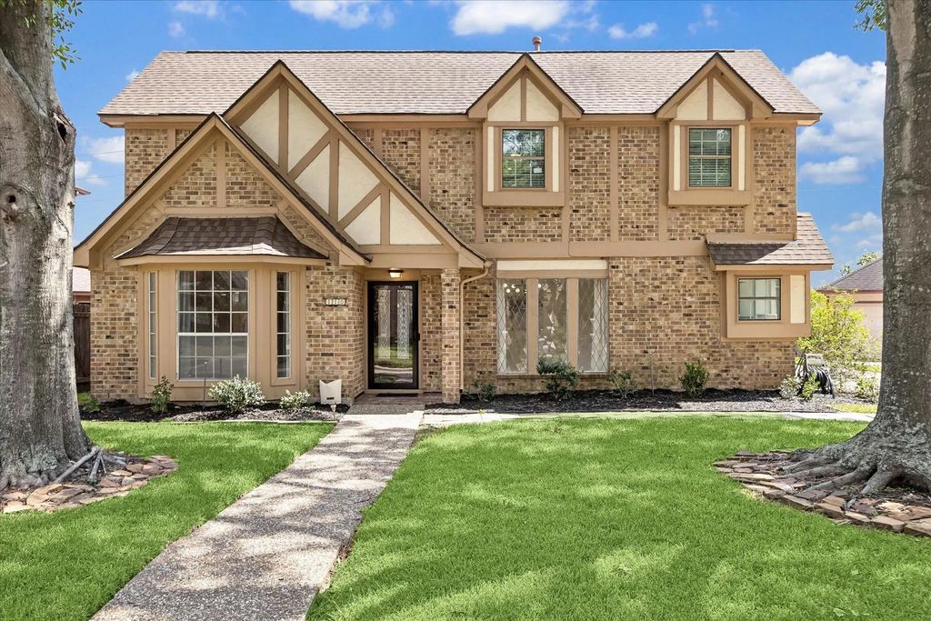 110 Shadow Wood Drive, Sugar Land
