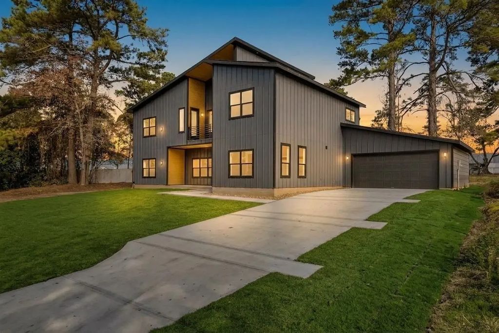 7292 Edgewater Drive, Willis