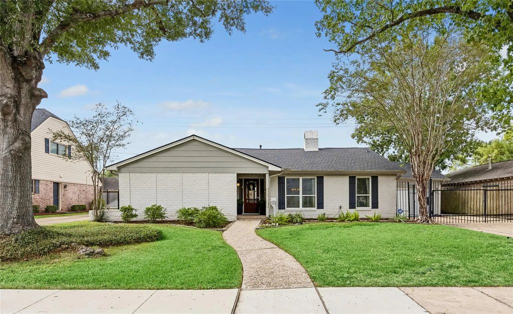 906 Walnut Bend Lane, Houston
