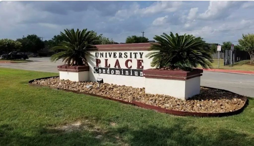 517 Southwest Parkway 302, College Station