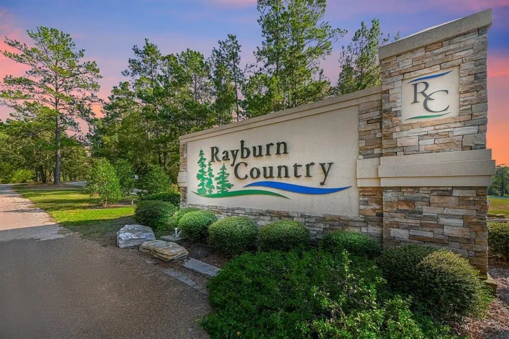 100 Tarnwood Drive, Brookeland