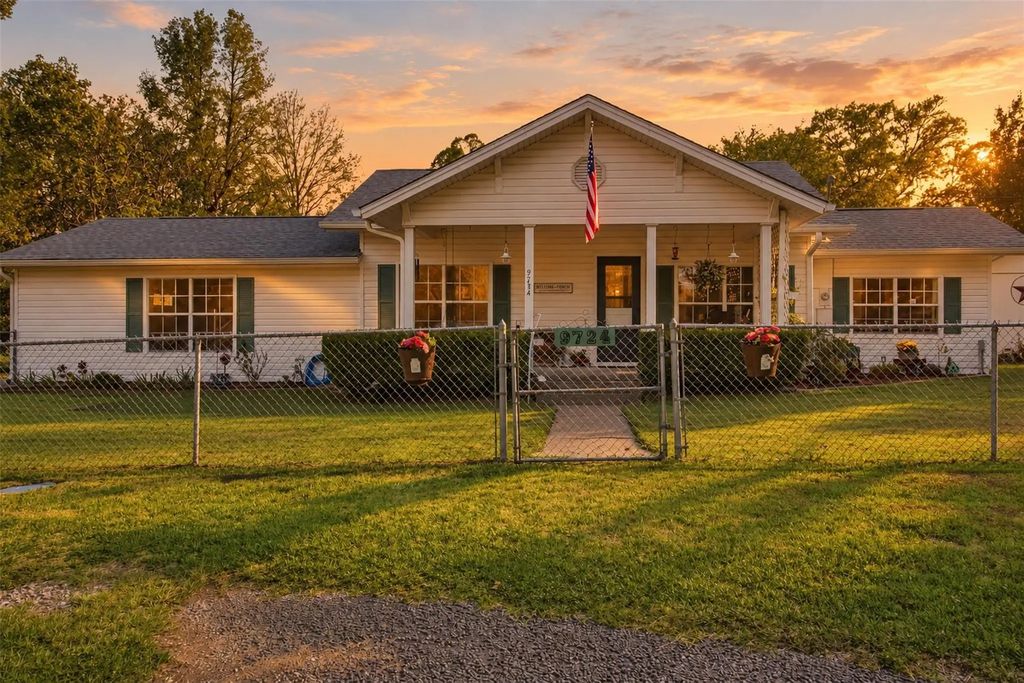 9724 Fm 2501, Apple Springs