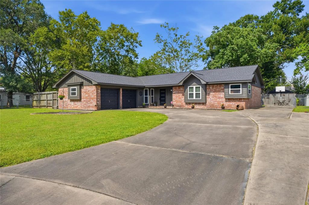 1400 Gardenia Circle, Rosenberg