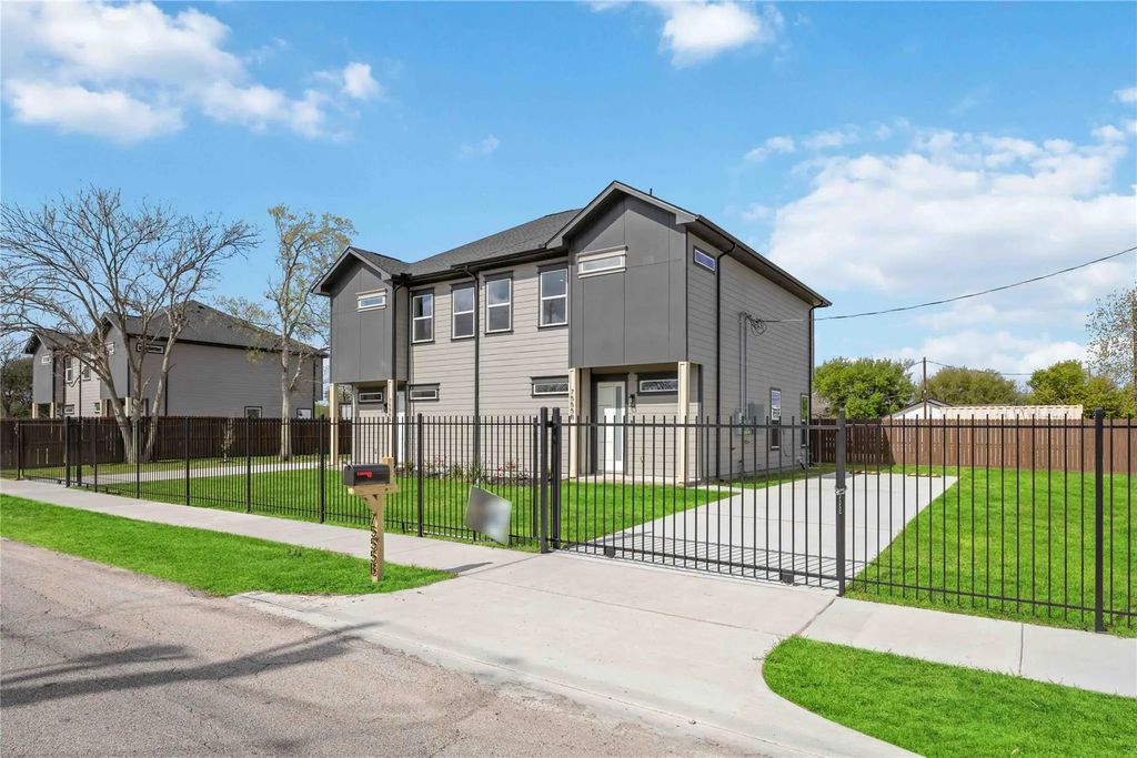7555 Calhoun Street B, Houston