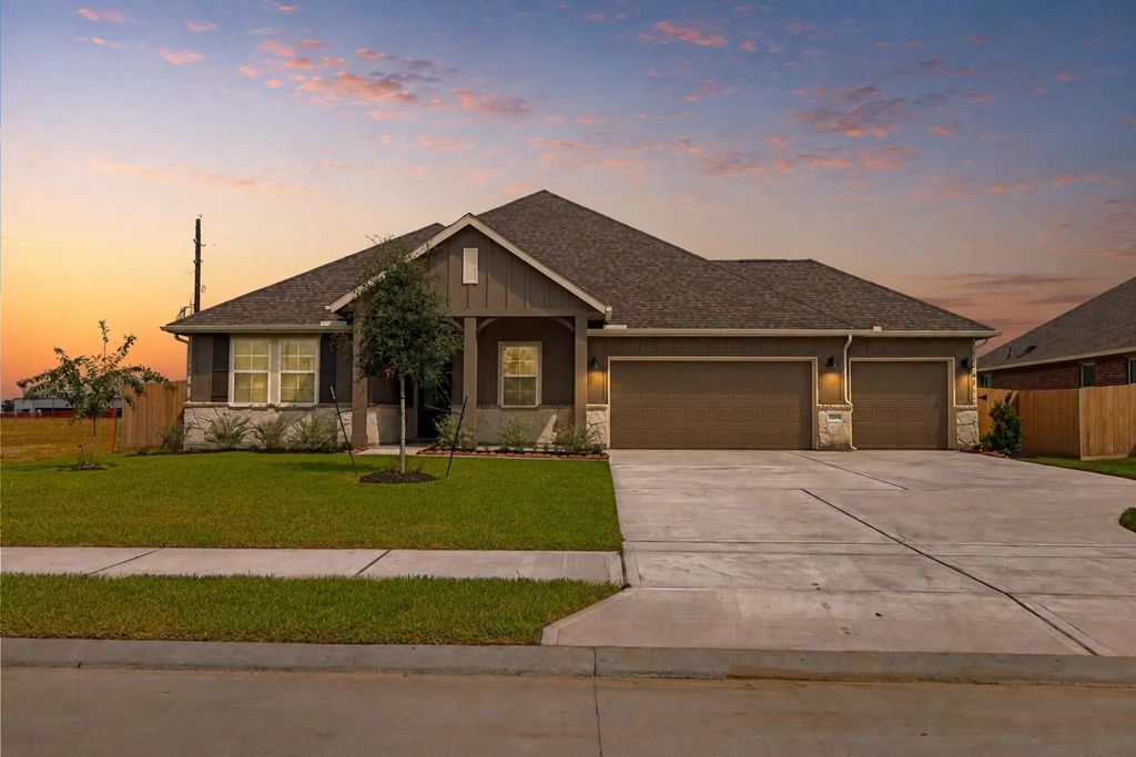 12406 Old Fashion Circle, Mont Belvieu