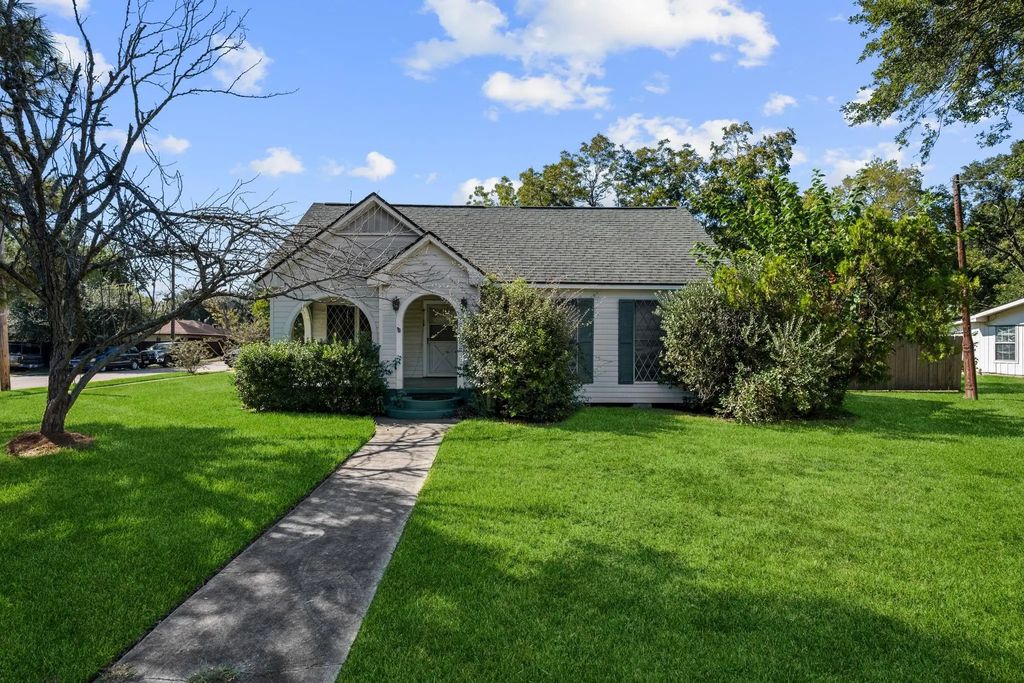 401 N Pruett Street, Baytown