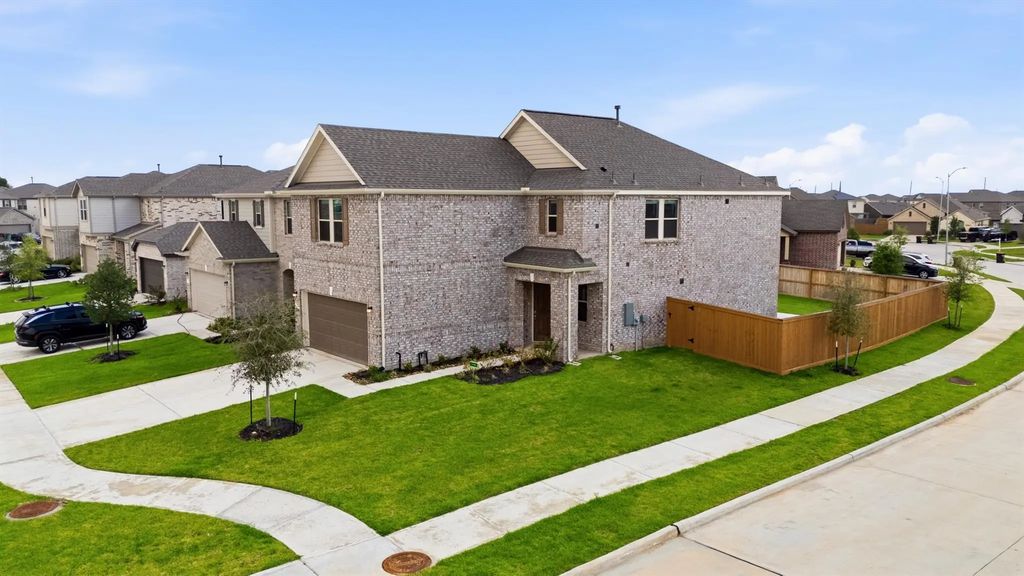2816 Shimmer Edge Drive, Katy