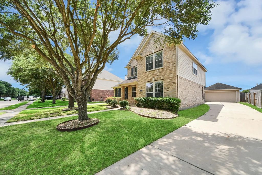 8855 Distant Woods Drive, Houston