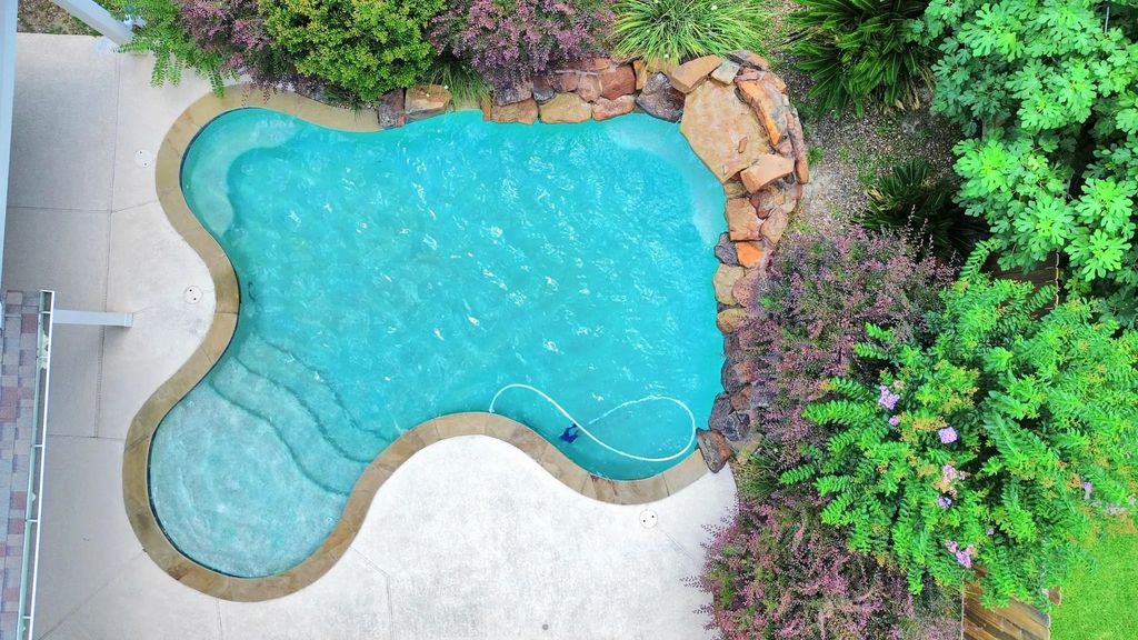 8855 Distant Woods Drive, Houston