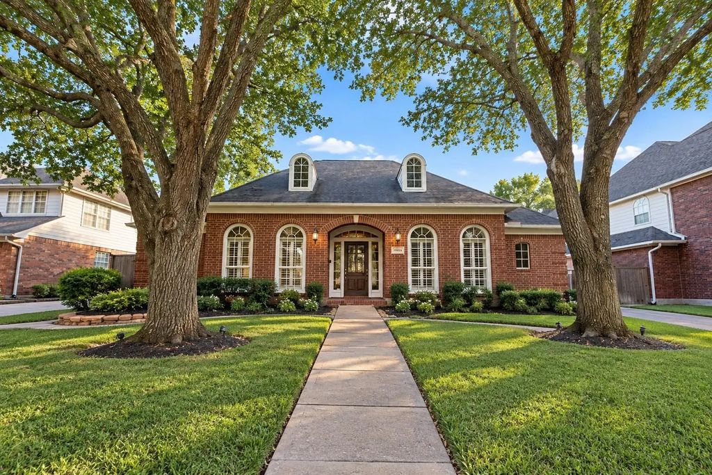 1515 Moon Shadow Court, Sugar Land