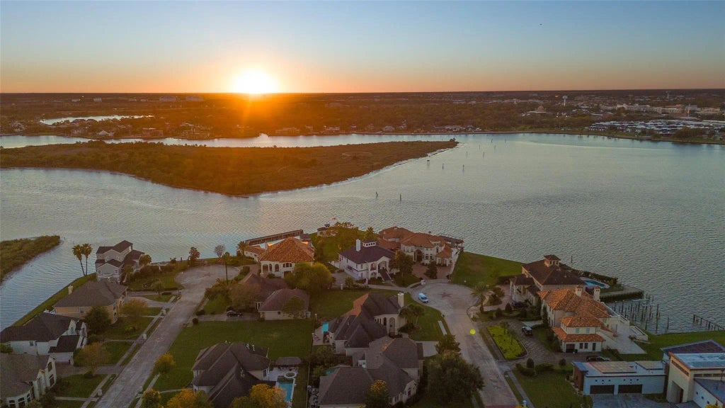 2302 Carina Court, League City